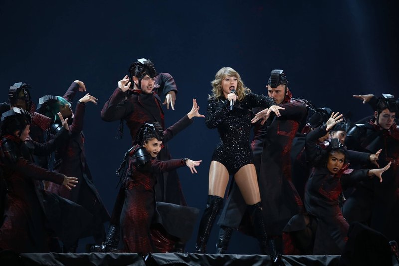 Taylor Swift — October 19 - Perth, Australia — photo 39