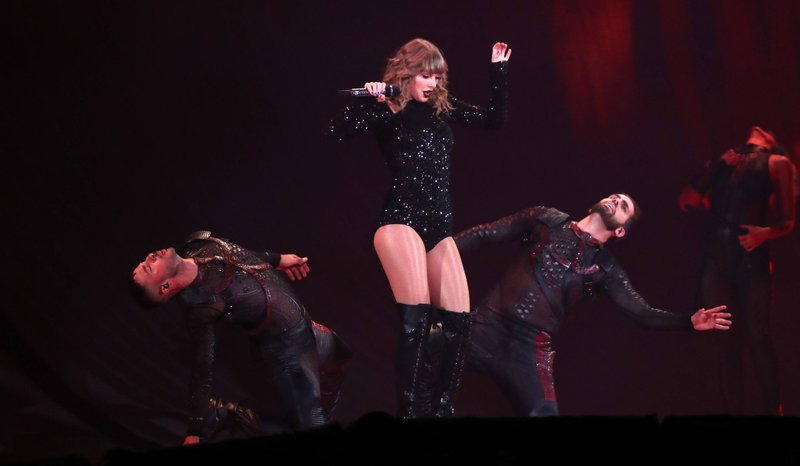 Taylor Swift — October 19 - Perth, Australia — photo 53