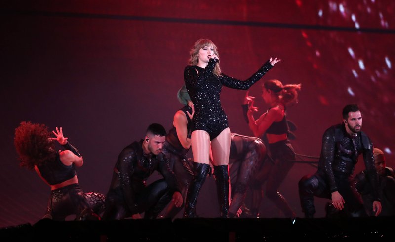 Taylor Swift — October 19 - Perth, Australia — photo 56
