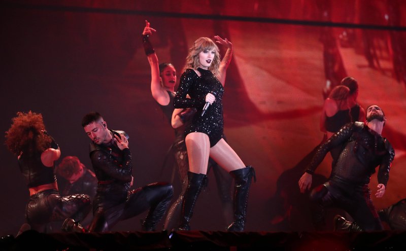Taylor Swift — October 19 - Perth, Australia — photo 57