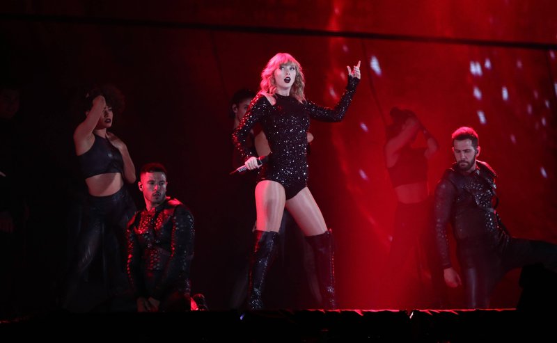 Taylor Swift — October 19 - Perth, Australia — photo 58