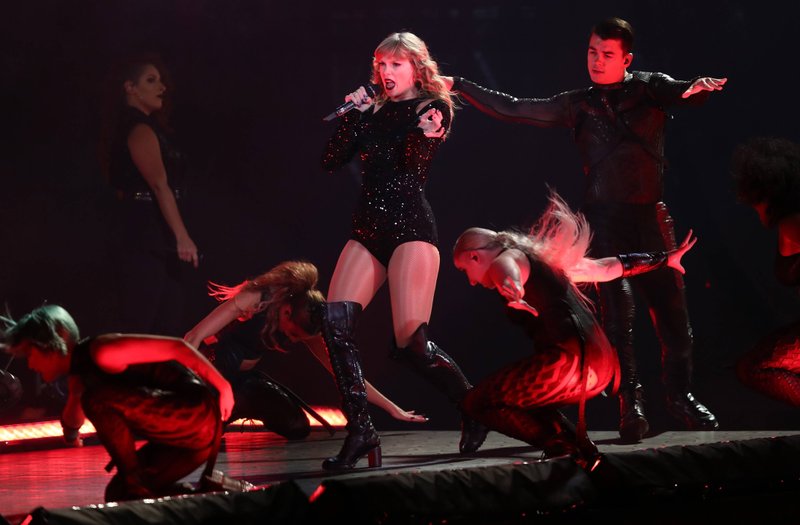 Taylor Swift — October 19 - Perth, Australia — photo 60