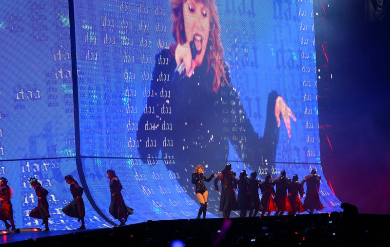 Taylor Swift — October 19 - Perth, Australia — photo 70
