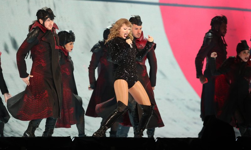 Taylor Swift — October 19 - Perth, Australia — photo 86
