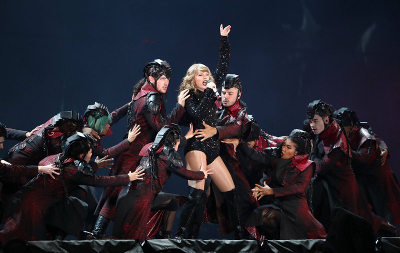 Taylor Swift — October 19 - Perth, Australia — photo 90