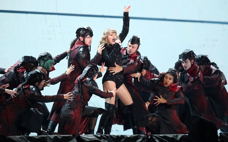 Taylor Swift — October 19 - Perth, Australia — photo 91