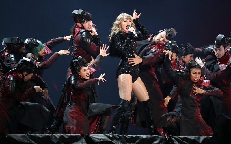 Taylor Swift — October 19 - Perth, Australia — photo 92