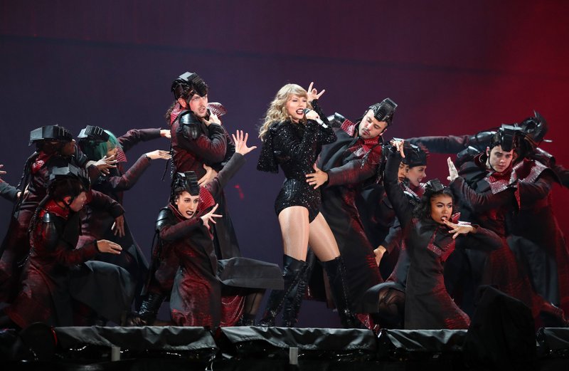 Taylor Swift — October 19 - Perth, Australia — photo 93