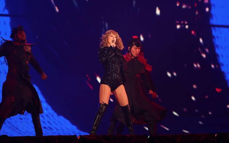 Taylor Swift — October 19 - Perth, Australia — photo 95