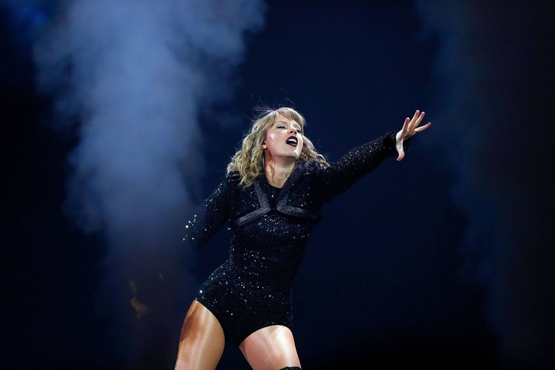 Taylor Swift — October 26 - Melbourne, Australia — photo 2