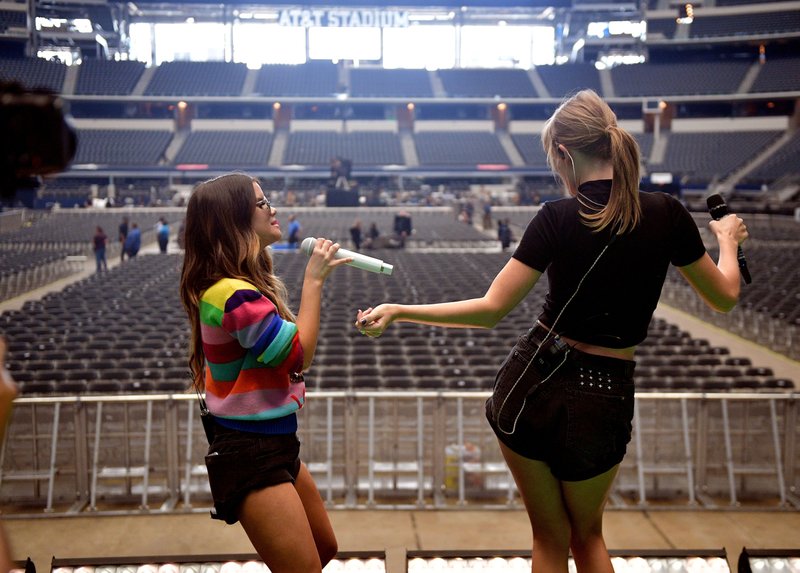 Taylor Swift — October 5 - Arlington, Texas — photo 30