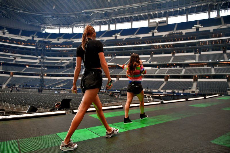 Taylor Swift — October 5 - Arlington, Texas — photo 32