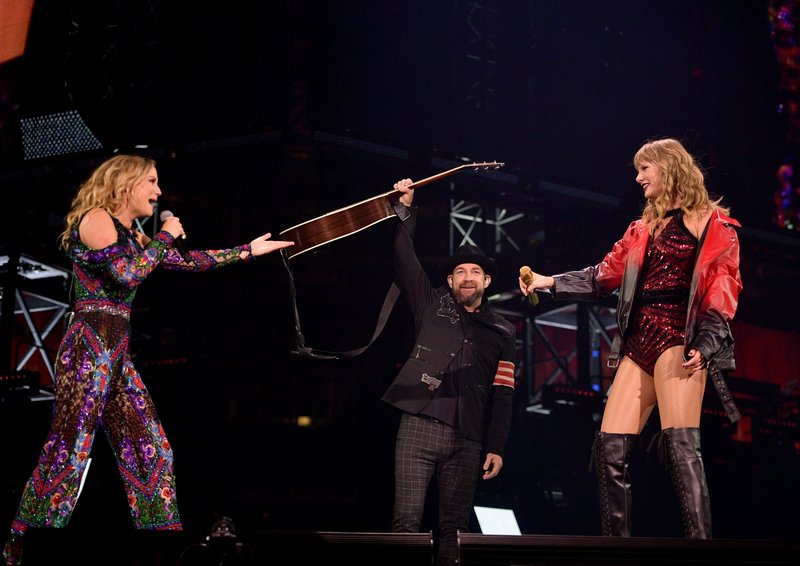 Taylor Swift — October 6 - Arlington, Texas — photo 11