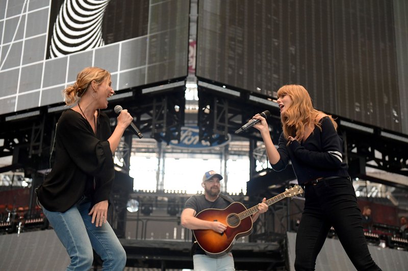 Taylor Swift — October 6 - Arlington, Texas — photo 17