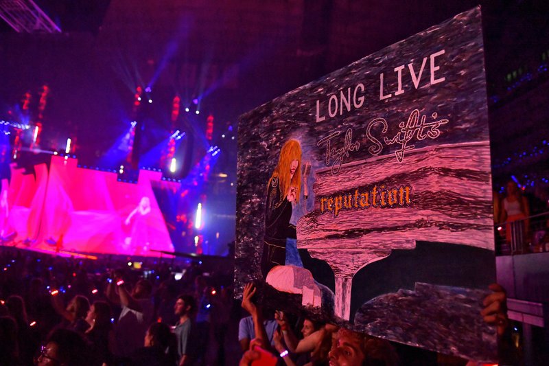 Taylor Swift — October 6 - Arlington, Texas — photo 37