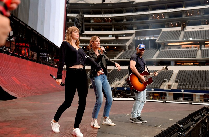 Taylor Swift — October 6 - Arlington, Texas — photo 38
