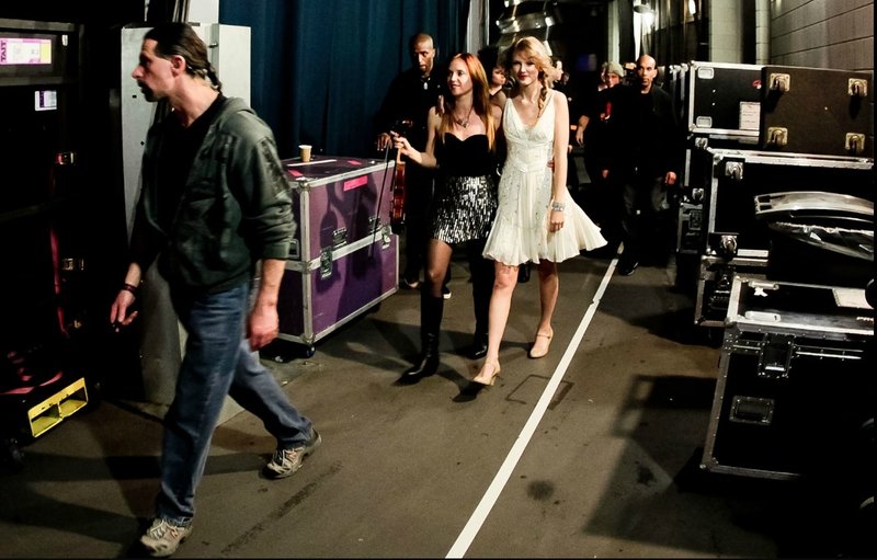 Taylor Swift — Behind the Scenes — photo 6