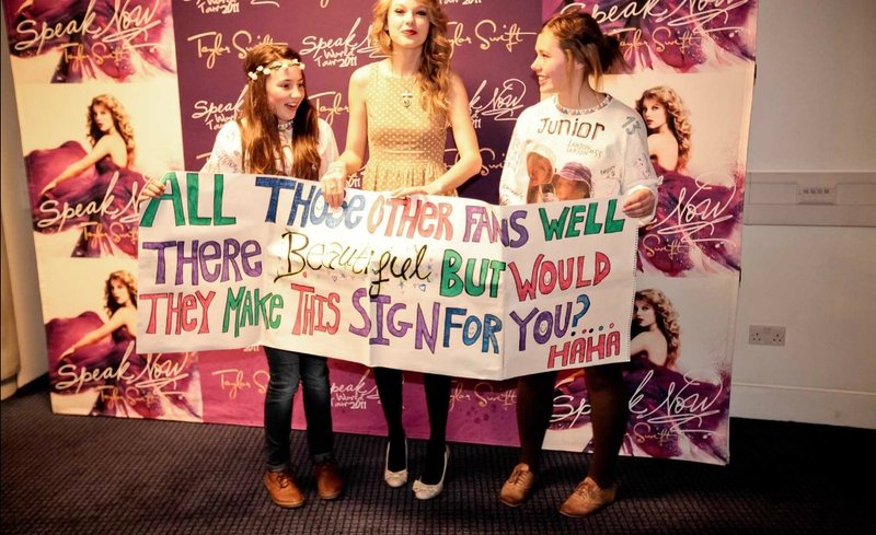Taylor Swift — Behind the Scenes — photo 8
