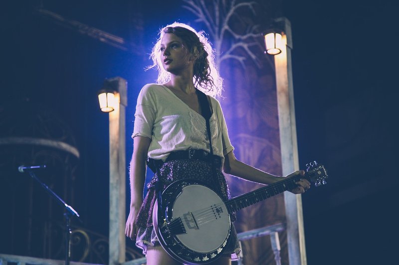 Taylor Swift — Behind the Scenes — photo 13