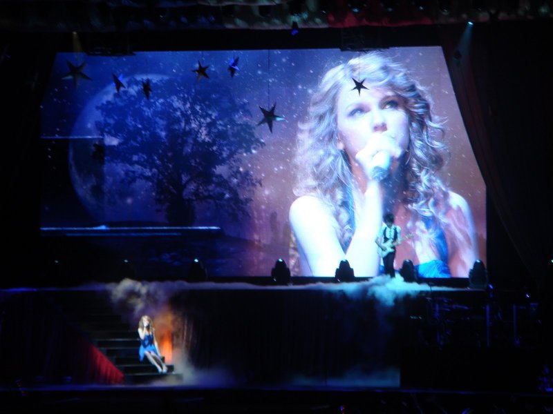 Taylor Swift — February 11 - Seoul, South Korea — photo 12