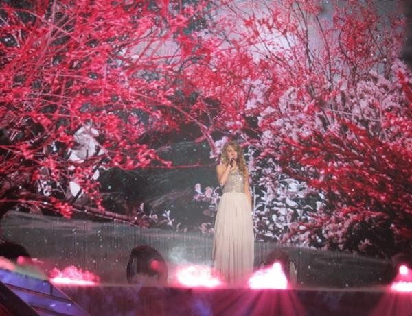 Taylor Swift — February 13 - Osaka, Japan — photo 5