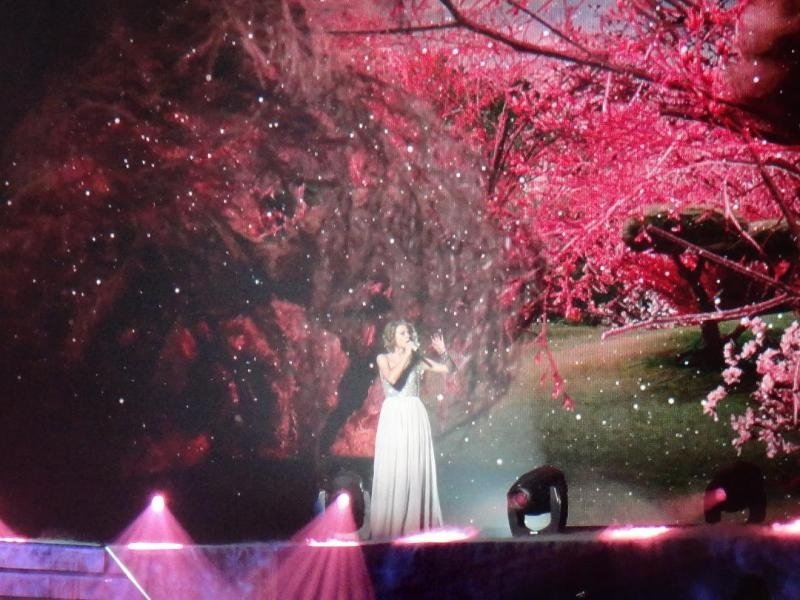 Taylor Swift — February 13 - Osaka, Japan — photo 20