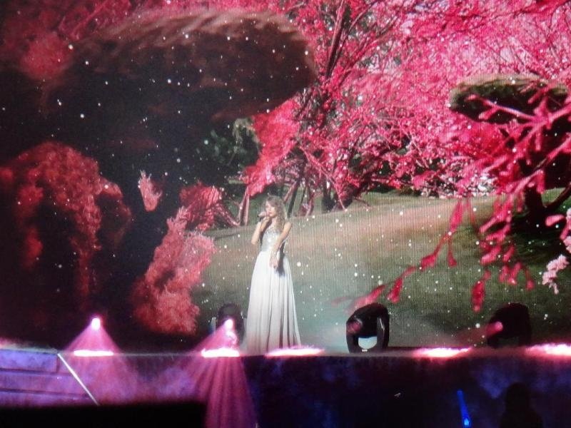 Taylor Swift — February 13 - Osaka, Japan — photo 21