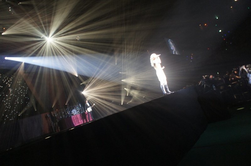Taylor Swift — February 13 - Osaka, Japan — photo 39