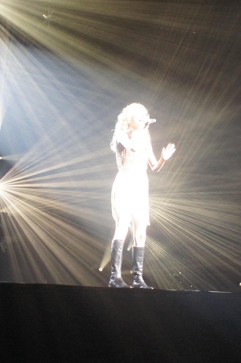 Taylor Swift — February 13 - Osaka, Japan — photo 41
