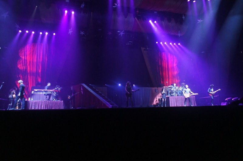 Taylor Swift — February 13 - Osaka, Japan — photo 50