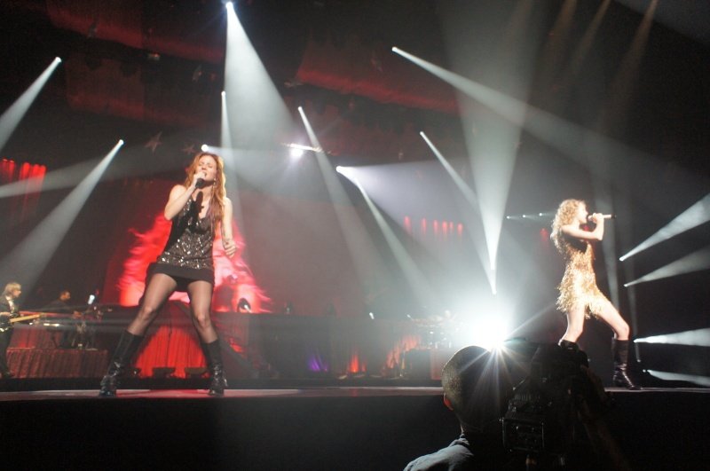 Taylor Swift — February 13 - Osaka, Japan — photo 69