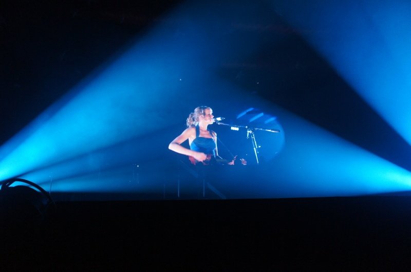 Taylor Swift — February 13 - Osaka, Japan — photo 80