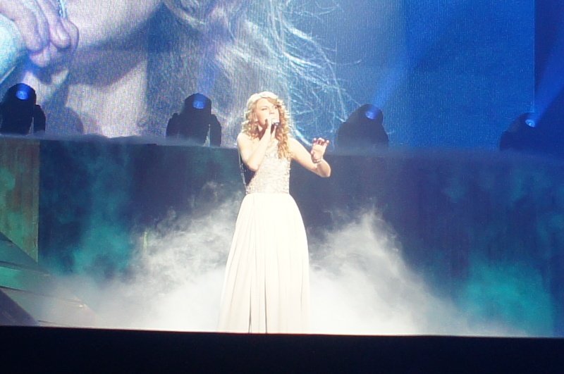 Taylor Swift — February 13 - Osaka, Japan — photo 102