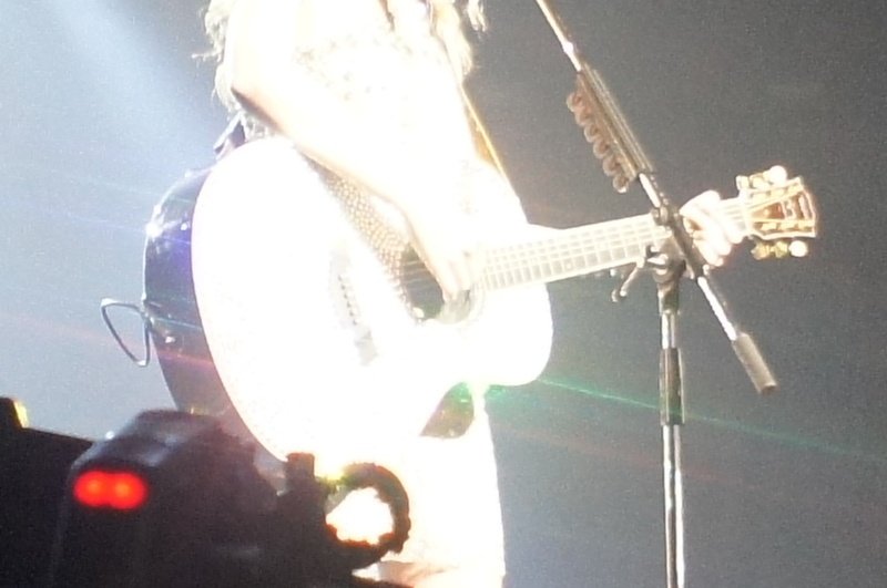 Taylor Swift — February 13 - Osaka, Japan — photo 115