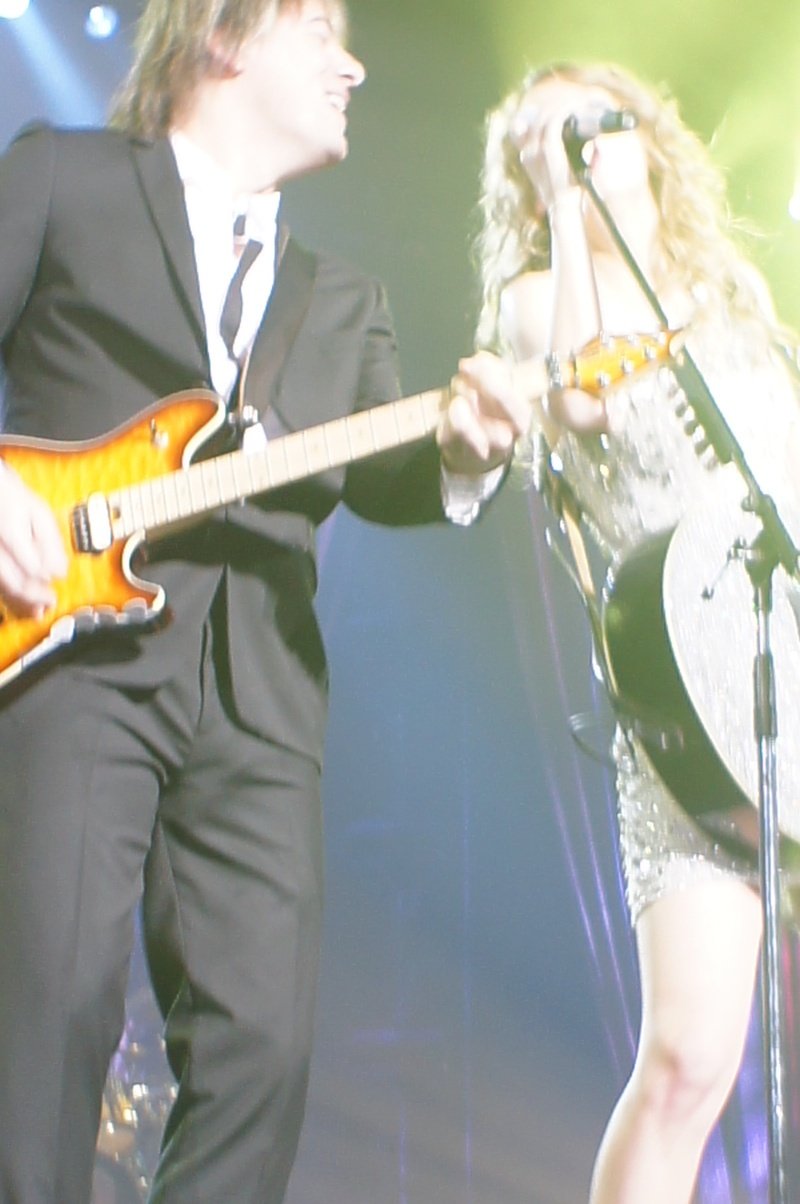 Taylor Swift — February 13 - Osaka, Japan — photo 125