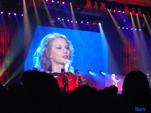 Taylor Swift — February 13 - Osaka, Japan — photo 126