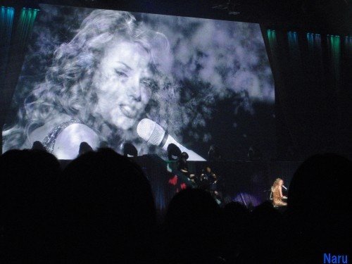 Taylor Swift — February 13 - Osaka, Japan — photo 127