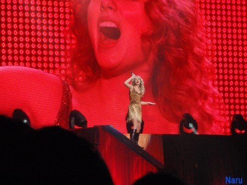 Taylor Swift — February 13 - Osaka, Japan — photo 128