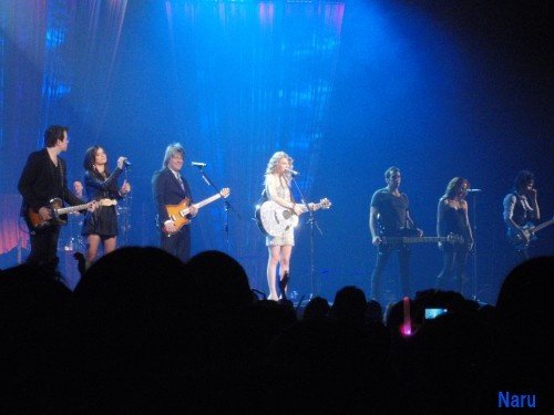 Taylor Swift — February 13 - Osaka, Japan — photo 135