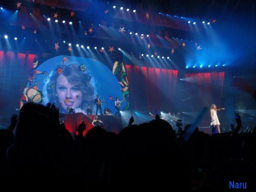 Taylor Swift — February 13 - Osaka, Japan — photo 138