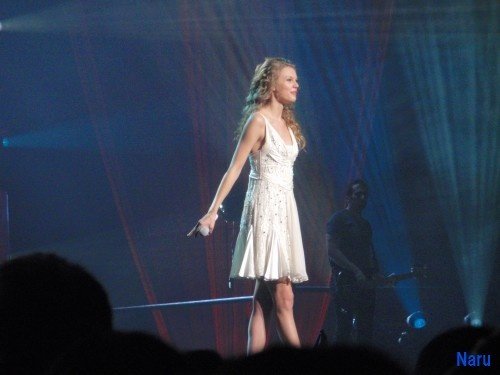 Taylor Swift — February 13 - Osaka, Japan — photo 139