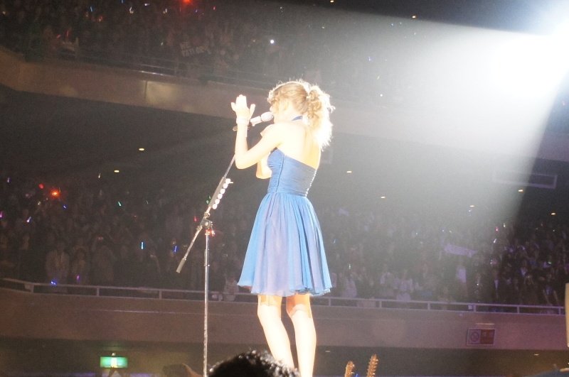 Taylor Swift — February 16 - Tokyo, Japan — photo 18