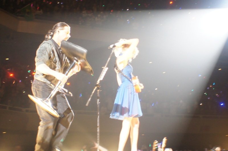 Taylor Swift — February 16 - Tokyo, Japan — photo 20