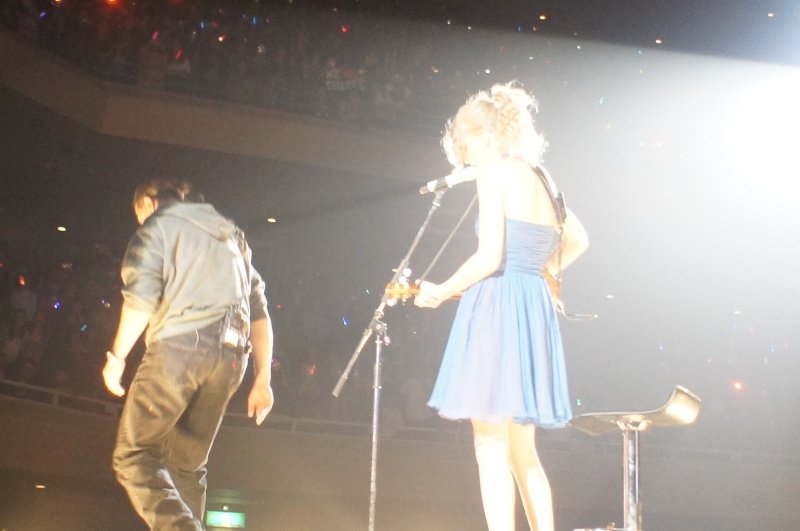 Taylor Swift — February 16 - Tokyo, Japan — photo 21
