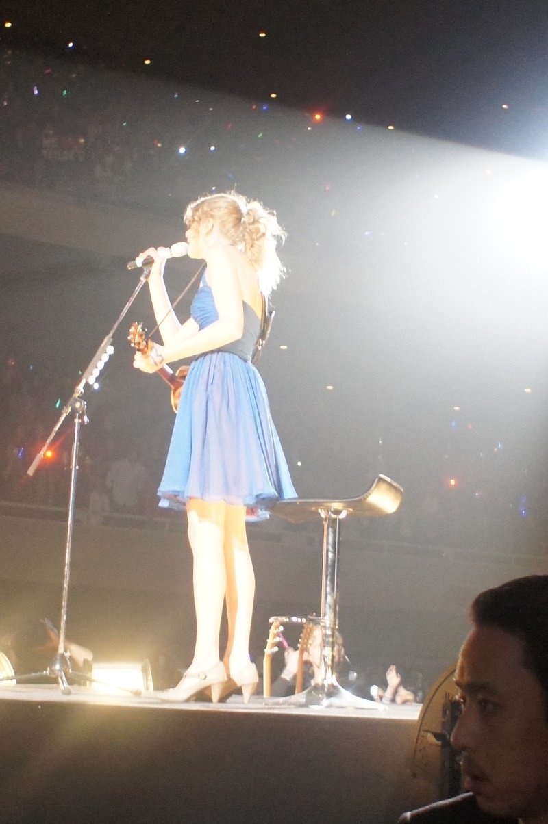 Taylor Swift — February 16 - Tokyo, Japan — photo 22