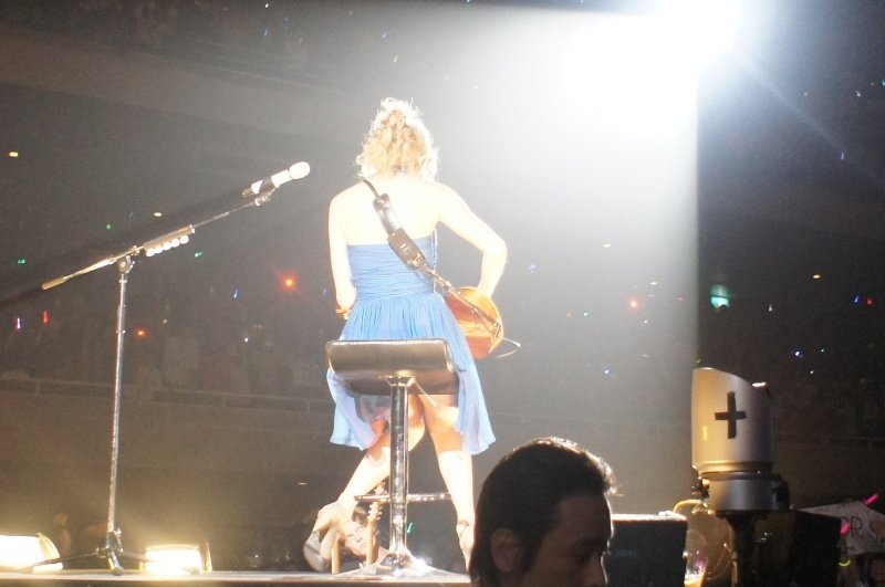 Taylor Swift — February 16 - Tokyo, Japan — photo 25