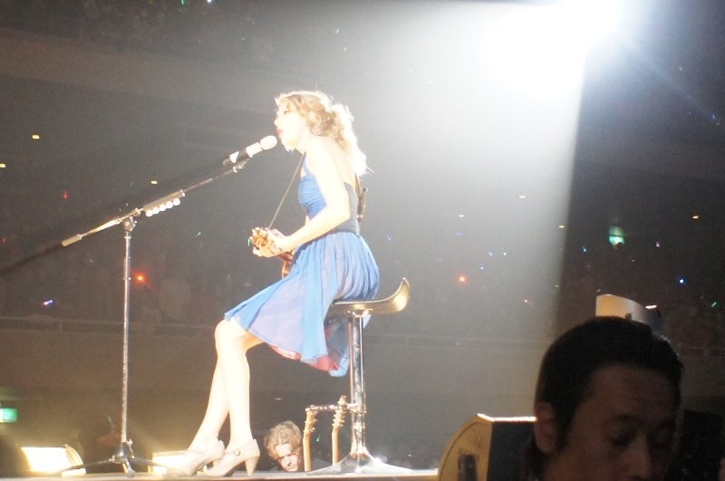 Taylor Swift — February 16 - Tokyo, Japan — photo 26
