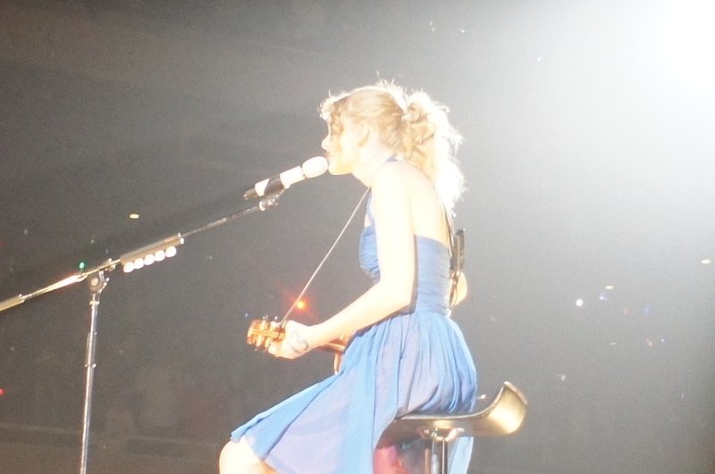 Taylor Swift — February 16 - Tokyo, Japan — photo 29