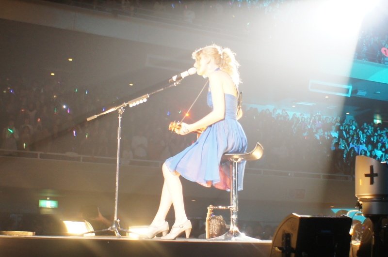 Taylor Swift — February 16 - Tokyo, Japan — photo 31