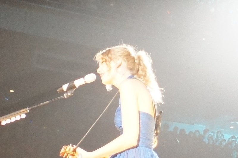 Taylor Swift — February 16 - Tokyo, Japan — photo 34